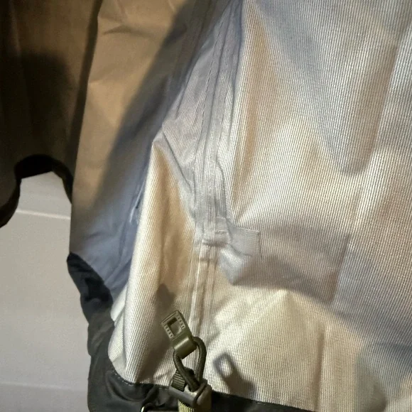 Patagonia Torrentshell 3L Olive Green Rain Jacket - Picture 7 of 9